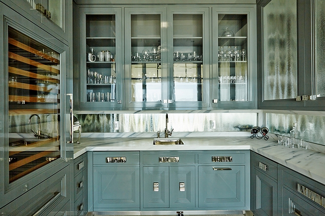 High-Gloss Butler's Pantry Cabinet High-Gloss Cabinet Butler's Pantry #HighGloss #ButlersPantry