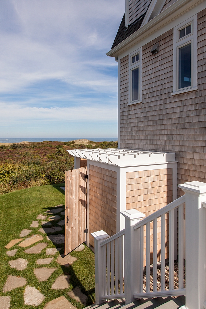 Beach house Outdoor shower