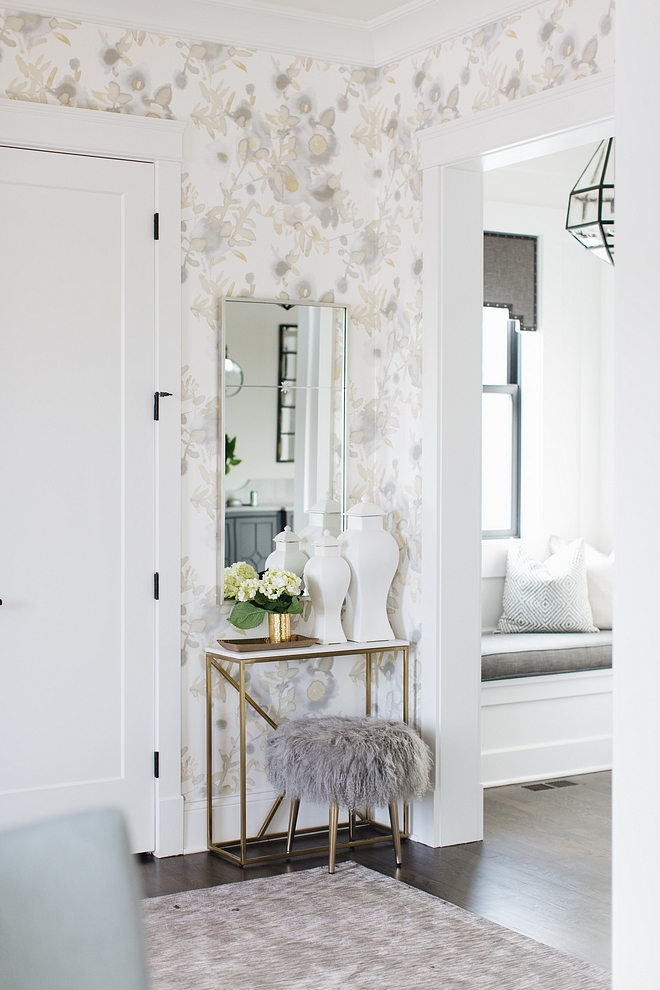 Foyer Mirror Inspiration Foyer Mirror Inspiration Ideas Foyer Mirror Inspiration source on Home Bunch #FoyerMirror #FoyerMirrorInspiration #Foyer #Mirror