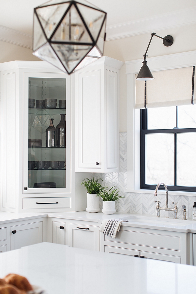 Benjamin Moore Classic Gray Kitchen Wall Color #BenjaminMooreClassicGray