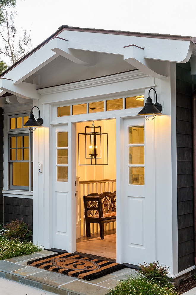 Cottage Exterior Sconces Door sconces Cottage Exterior Sconce source on Home Bunch Cottage Exterior Sconces #CottageExteriorSconces #CottageExterior #exteriorsconces