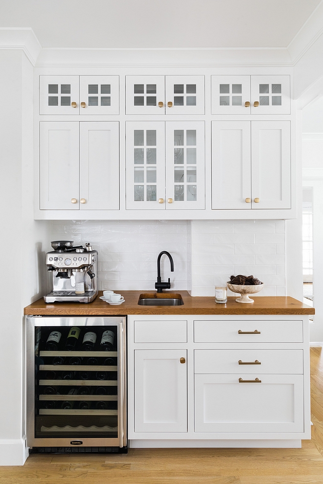 Super White by Benjamin Moore Wet Bar Cabinet Super White by Benjamin Moore Super White by Benjamin Moore Super White by Benjamin Moore #SuperWhitebyBenjaminMoore #wetbar
