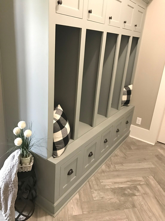 Mudroom Lockers Farmhouse Mudroom Lockers source on Home Bunch Farmhouse Mudroom #FarmhouseMudroom