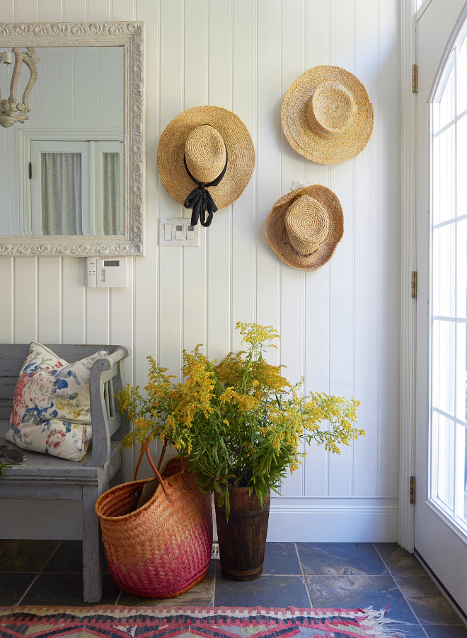 Coastal Farmhouse Entry Coastal Farmhouse Entry Great decor Ideas Coastal Farmhouse Entry Coastal Farmhouse Entry decor sources on Home Bunch #entry #coastalfarmhouse #farmhouse #farmhousedecor